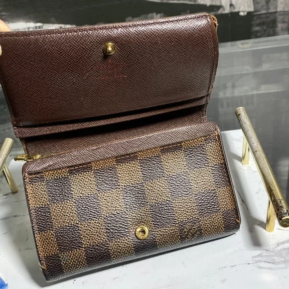 Authentic Louis Vuitton Damier Bifold Zippy Wallet - Picture 7 of 16